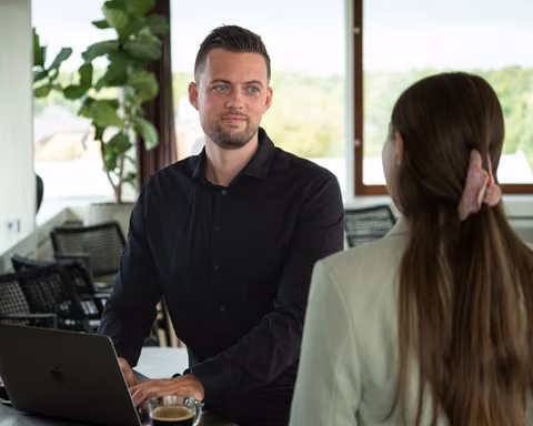 Mikkel Jul i en professionel dialog om virksomhedens behov